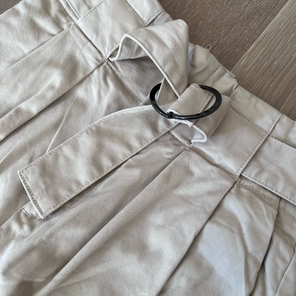 Banana Republic beige paper bag pants - Picture 6 of 7